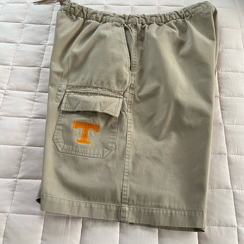 University of Tennessee VOLS khaki Drawstring Shorts 
Size Large Active Brand